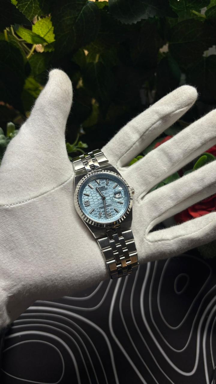 Seiko Mod Land-Dweller Tiffany Blue watch