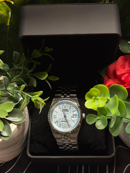 Seiko Mod Land-Dweller Tiffany Blue watch