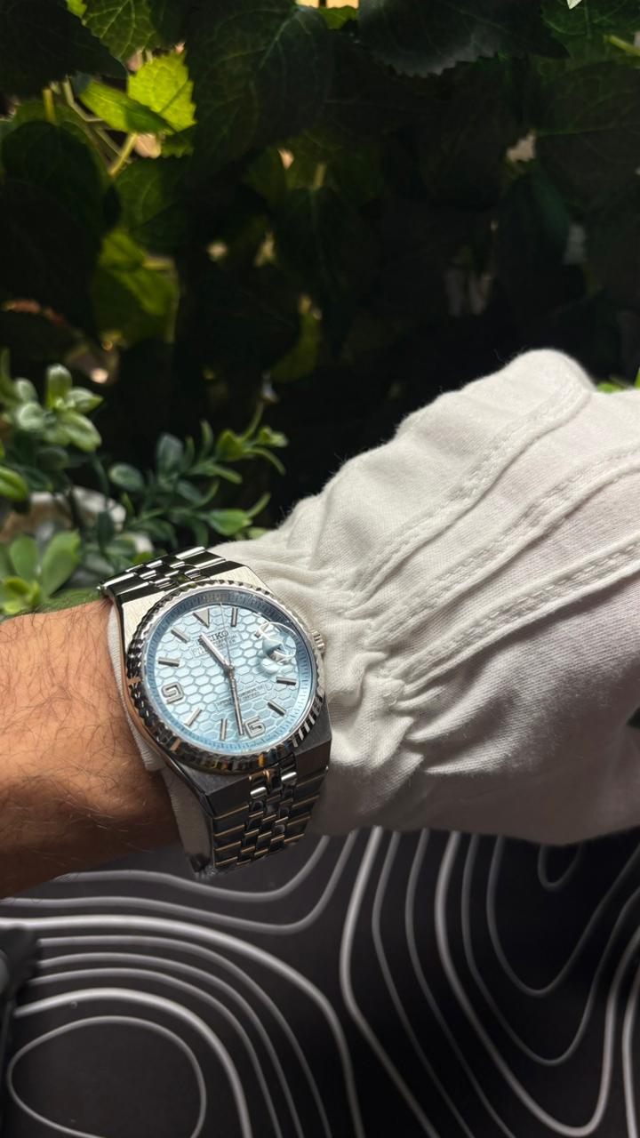 Seiko Mod Land-Dweller Tiffany Blue watch