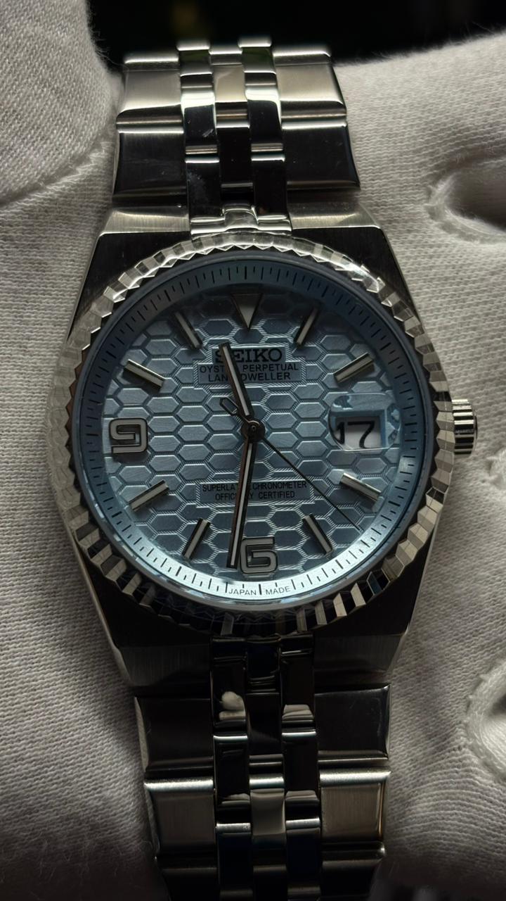 Seiko Mod Land-Dweller Tiffany Blue watch