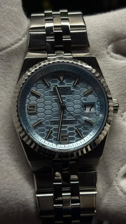 Seiko Mod Land-Dweller Tiffany Blue watch